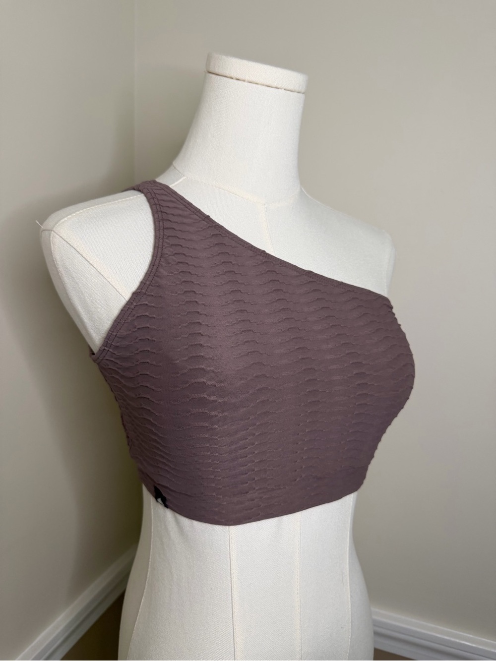 One-Shoulder Textured Crop Top Sports Bra — Mauve Booty By Brabants Original